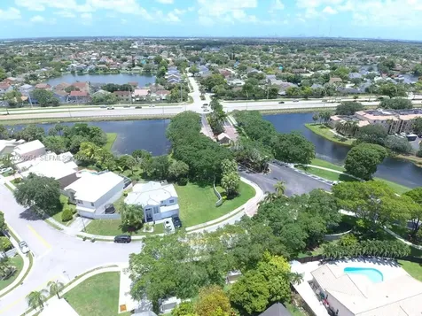 10205 SW 12th Street Pembroke Pines FL 33025