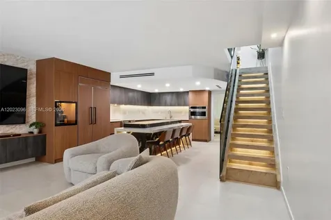 425 Grapetree Drive Key Biscayne FL 33149