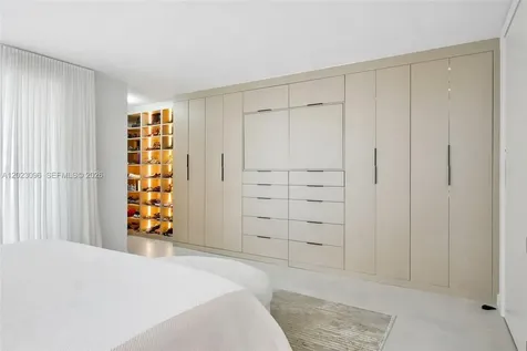 425 Grapetree Drive Key Biscayne FL 33149