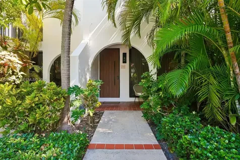 425 Grapetree Drive Key Biscayne FL 33149