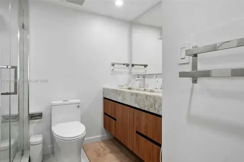 425 Grapetree Drive Key Biscayne FL 33149