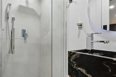 425 Grapetree Drive Key Biscayne FL 33149