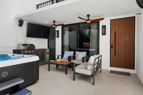425 Grapetree Drive Key Biscayne FL 33149