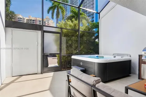 425 Grapetree Drive Key Biscayne FL 33149