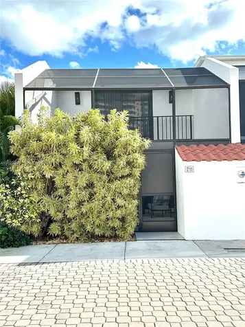 425 Grapetree Drive Key Biscayne FL 33149