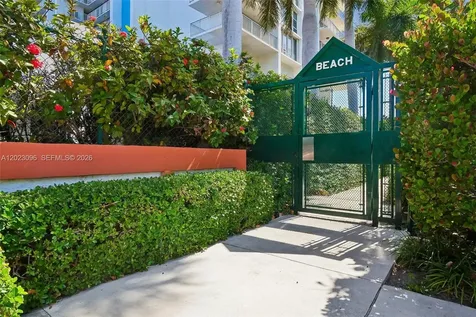 425 Grapetree Drive Key Biscayne FL 33149