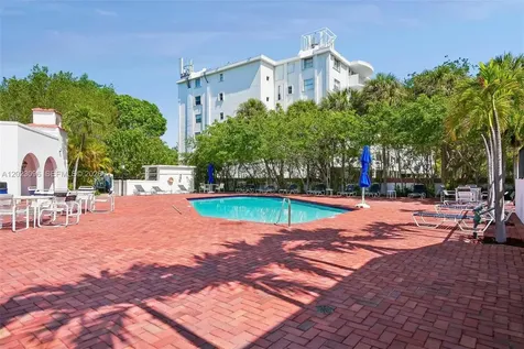 425 Grapetree Drive Key Biscayne FL 33149