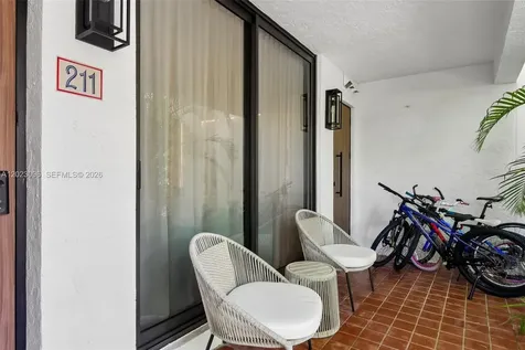 425 Grapetree Drive Key Biscayne FL 33149