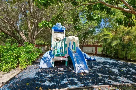 425 Grapetree Drive Key Biscayne FL 33149