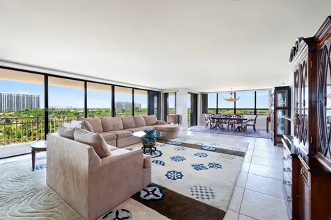 11113 Biscayne Boulevard Miami FL 33181