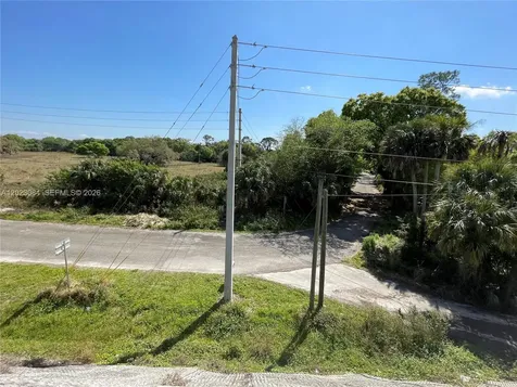 2358 E Sr 70 Okeechobee FL 34972