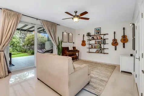 690 NW 159th Lane Pembroke Pines FL 33028
