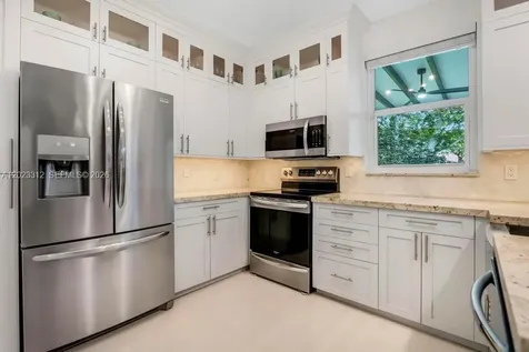 690 NW 159th Lane Pembroke Pines FL 33028