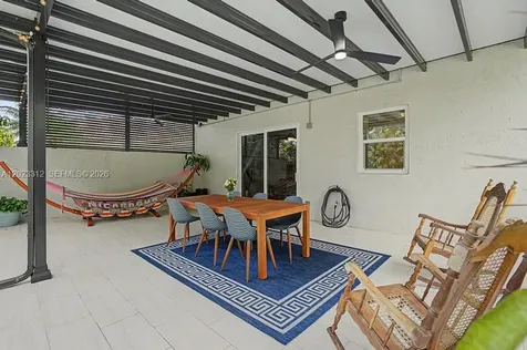 690 NW 159th Lane Pembroke Pines FL 33028