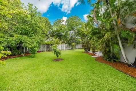 690 NW 159th Lane Pembroke Pines FL 33028