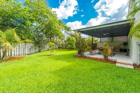 690 NW 159th Lane Pembroke Pines FL 33028