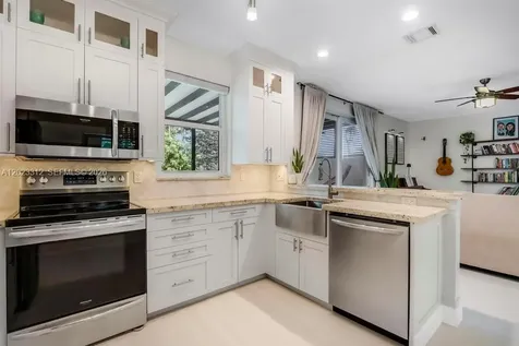 690 NW 159th Lane Pembroke Pines FL 33028