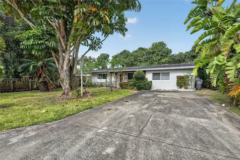 2030 N 57th Terrace Hollywood FL 33021
