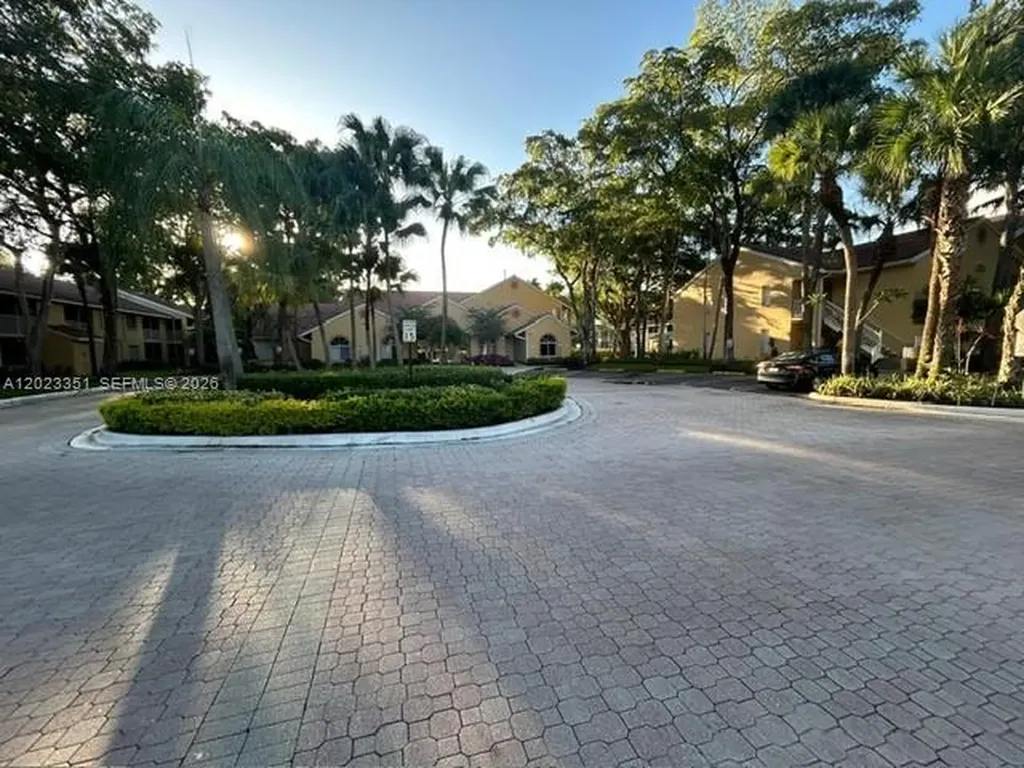 977 Coral Club Drive Coral Springs FL 33071
