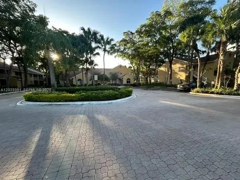 977 Coral Club Drive Coral Springs FL 33071