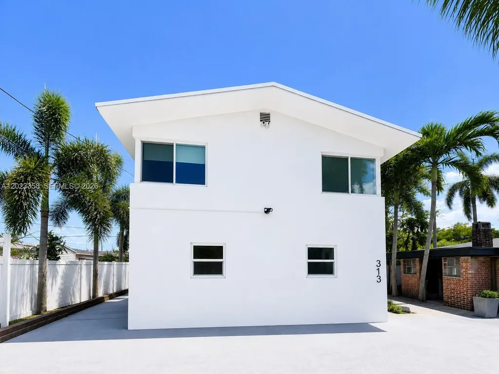 313 SW 1st Street Hallandale Beach FL 33009