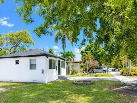 105 SW 4th Avenue Hallandale Beach FL 33009