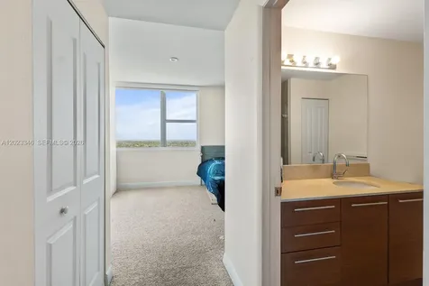 2641 N Flamingo Road Sunrise FL 33323