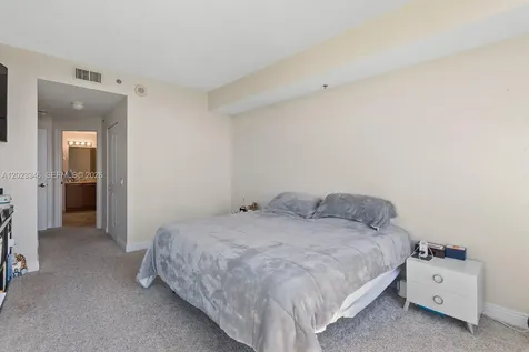 2641 N Flamingo Road Sunrise FL 33323