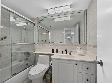 5225 Collins Avenue Miami Beach FL 33140