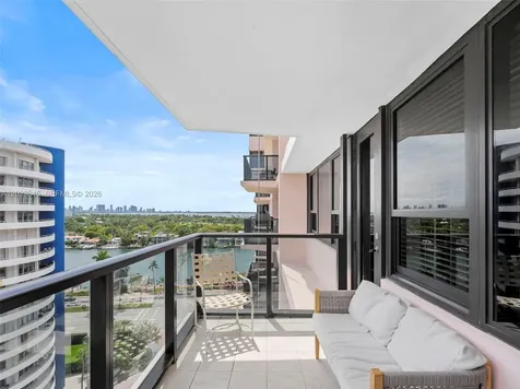 5225 Collins Avenue Miami Beach FL 33140