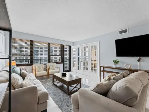 5225 Collins Avenue Miami Beach FL 33140