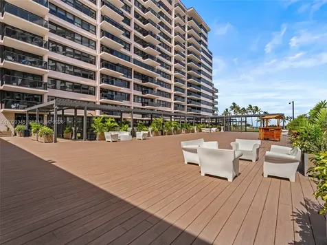 5225 Collins Avenue Miami Beach FL 33140
