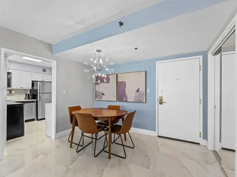 5225 Collins Avenue Miami Beach FL 33140