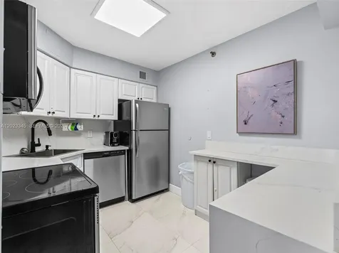 5225 Collins Avenue Miami Beach FL 33140