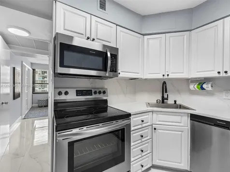 5225 Collins Avenue Miami Beach FL 33140