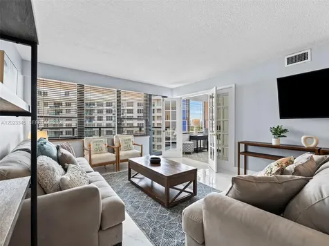 5225 Collins Avenue Miami Beach FL 33140