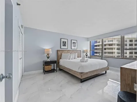 5225 Collins Avenue Miami Beach FL 33140