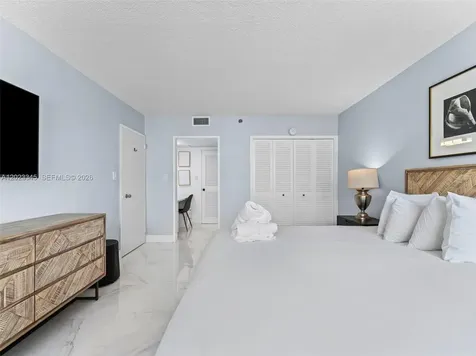 5225 Collins Avenue Miami Beach FL 33140