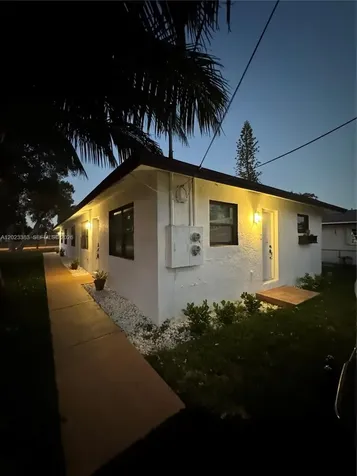 251-253 SW 11th Street Dania Beach FL 33004