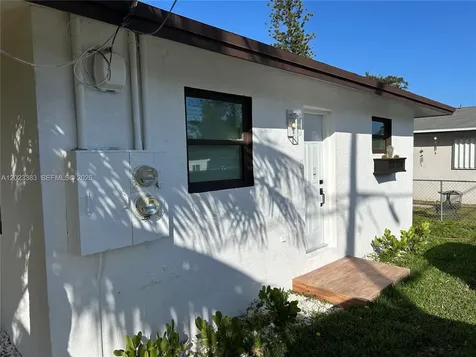 251-253 SW 11th Street Dania Beach FL 33004