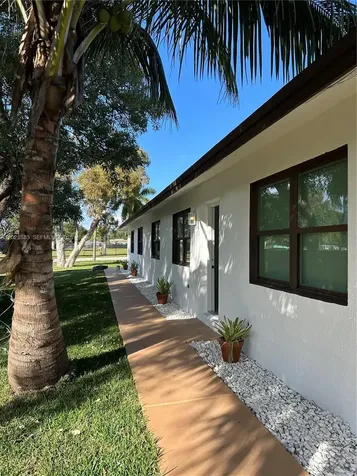 251-253 SW 11th Street Dania Beach FL 33004