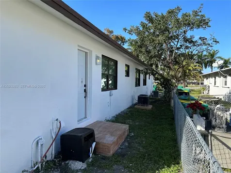 251-253 SW 11th Street Dania Beach FL 33004