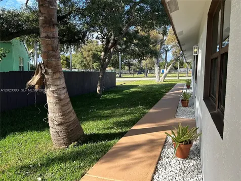 251-253 SW 11th Street Dania Beach FL 33004