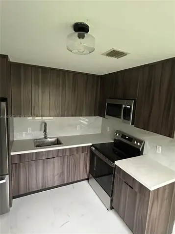 251-253 SW 11th Street Dania Beach FL 33004