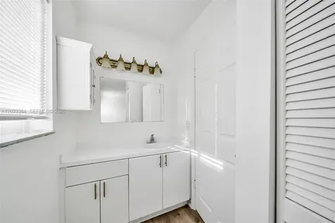 2011 Bay Drive Miami Beach FL 33141