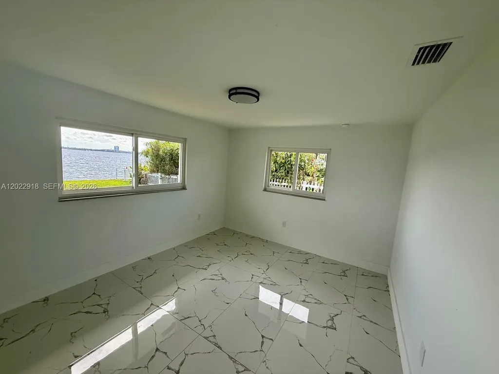 111 E North Shore Avenue Other City - In The State Of Florida FL 33917