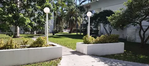 496 NW 165th St Road Miami FL 33169