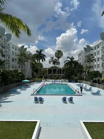 496 NW 165th St Road Miami FL 33169