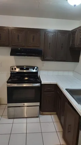 496 NW 165th St Road Miami FL 33169