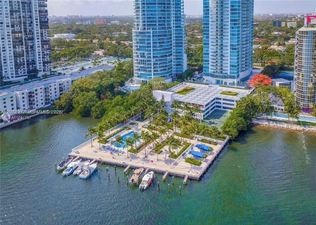 2101 Brickell Miami FL 33131